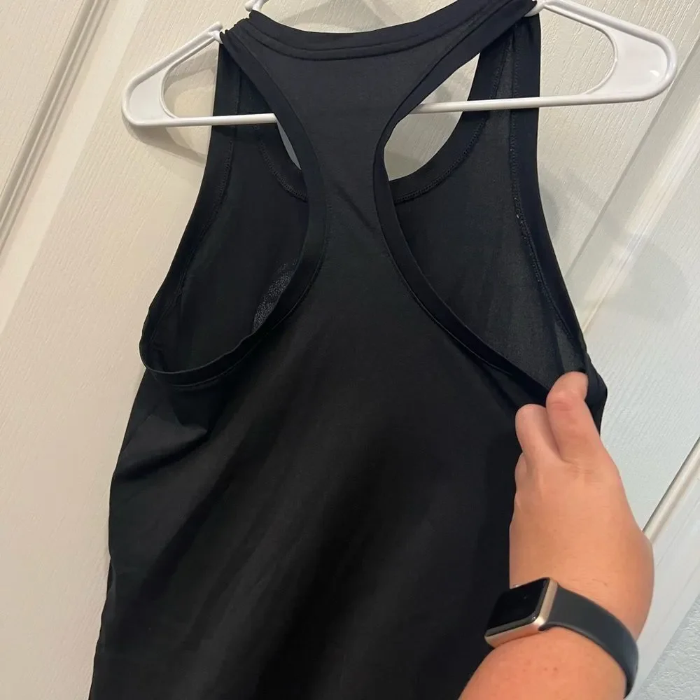 Women’s Al Dhafra gym Nike top xs